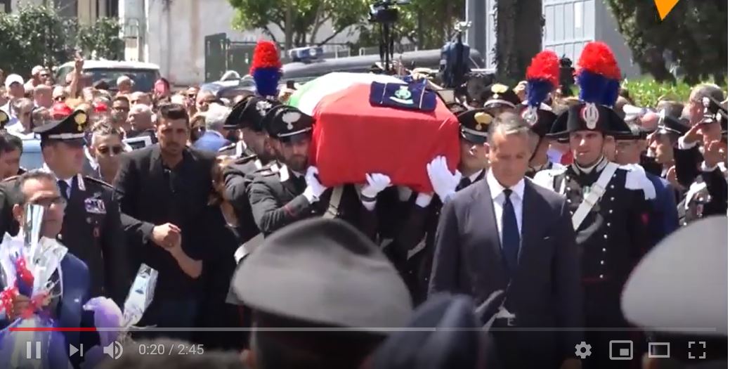 Video Funerale Del Carabiniere Ucciso A Roma Italia Chiama Italia 